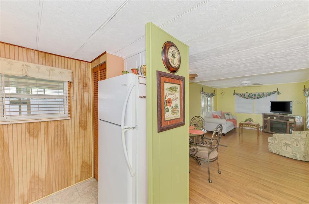 For Sale: $129,000 (2 beds, 1 baths, 672 Square Feet)