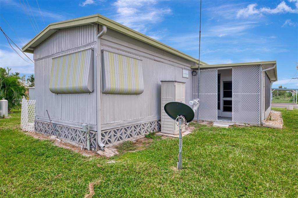 For Sale: $129,000 (2 beds, 1 baths, 672 Square Feet)