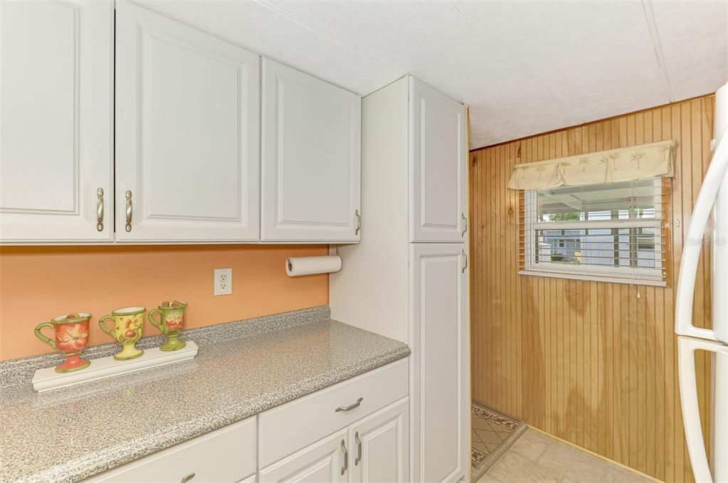 For Sale: $129,000 (2 beds, 1 baths, 672 Square Feet)