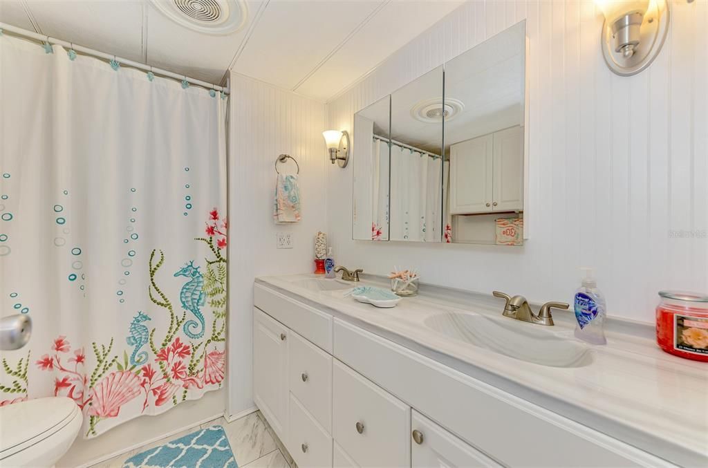 For Sale: $129,000 (2 beds, 1 baths, 672 Square Feet)