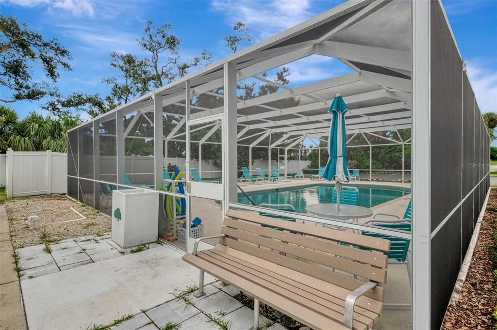 For Sale: $129,000 (2 beds, 1 baths, 672 Square Feet)