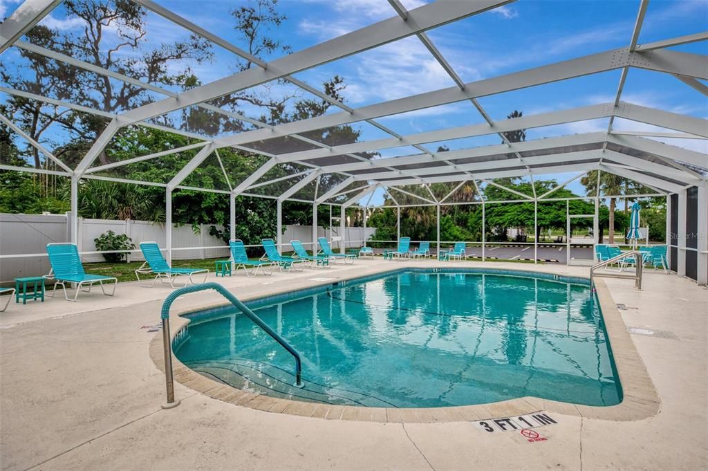 For Sale: $129,000 (2 beds, 1 baths, 672 Square Feet)