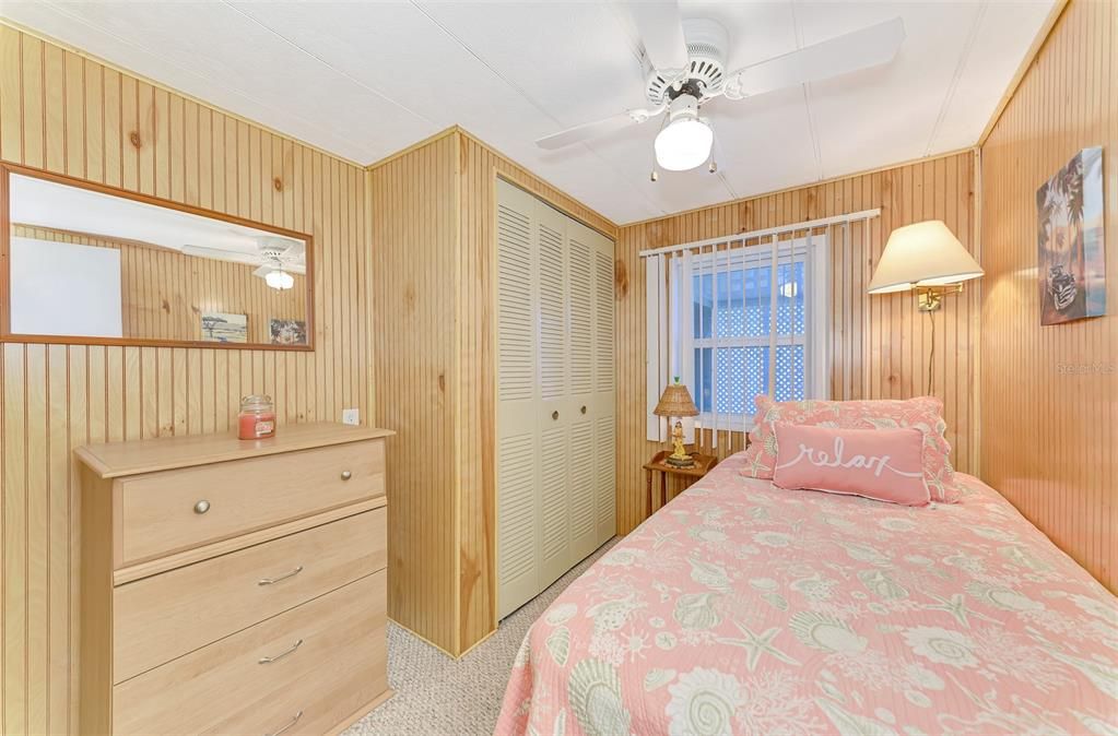 For Sale: $129,000 (2 beds, 1 baths, 672 Square Feet)