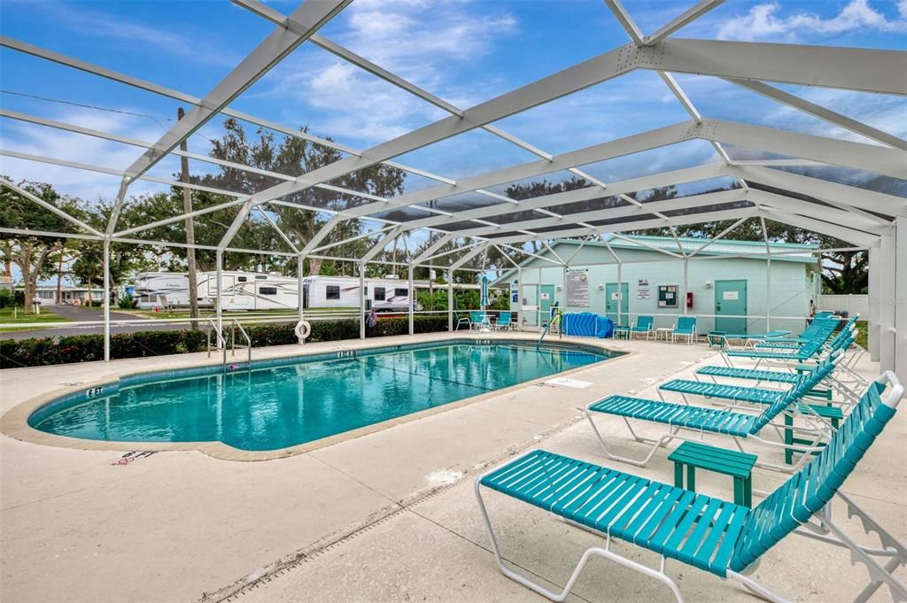 For Sale: $129,000 (2 beds, 1 baths, 672 Square Feet)