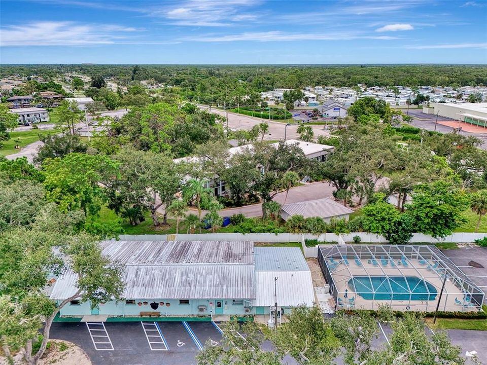 For Sale: $129,000 (2 beds, 1 baths, 672 Square Feet)