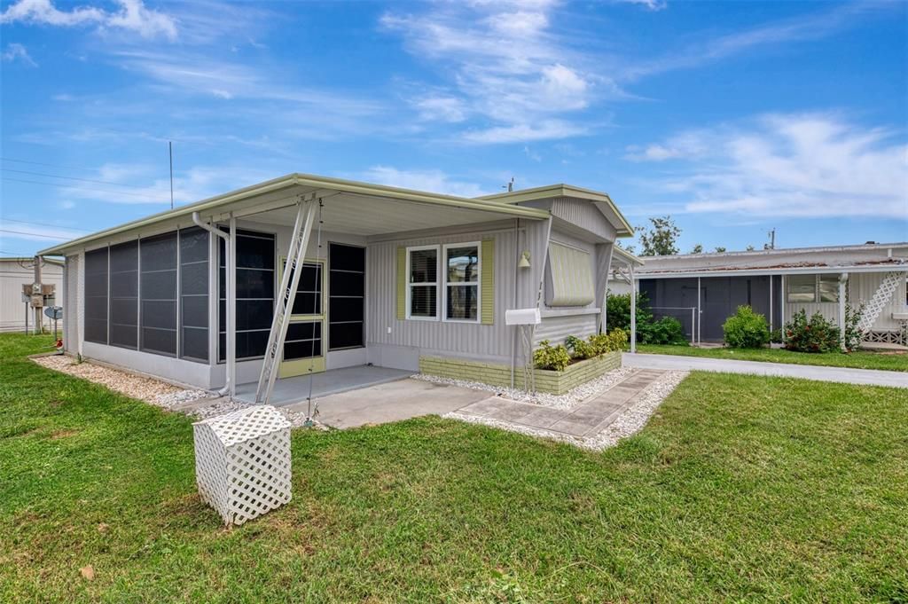 For Sale: $129,000 (2 beds, 1 baths, 672 Square Feet)