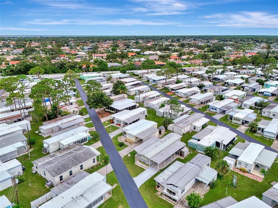 For Sale: $129,000 (2 beds, 1 baths, 672 Square Feet)