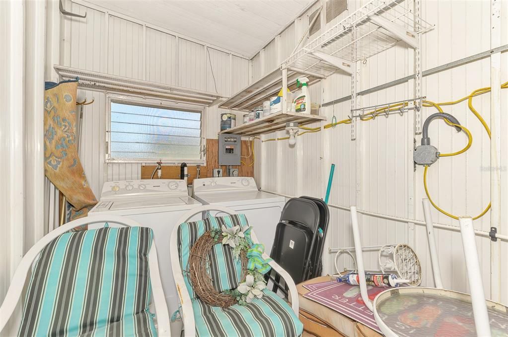 For Sale: $129,000 (2 beds, 1 baths, 672 Square Feet)