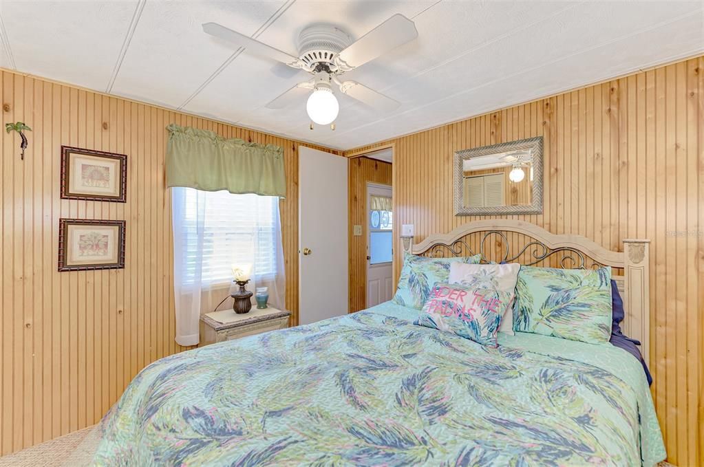 For Sale: $129,000 (2 beds, 1 baths, 672 Square Feet)