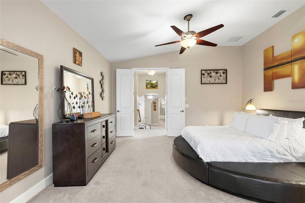 En Venta: $699,000 (4 camas, 3 baños, 3251 Pies cuadrados)