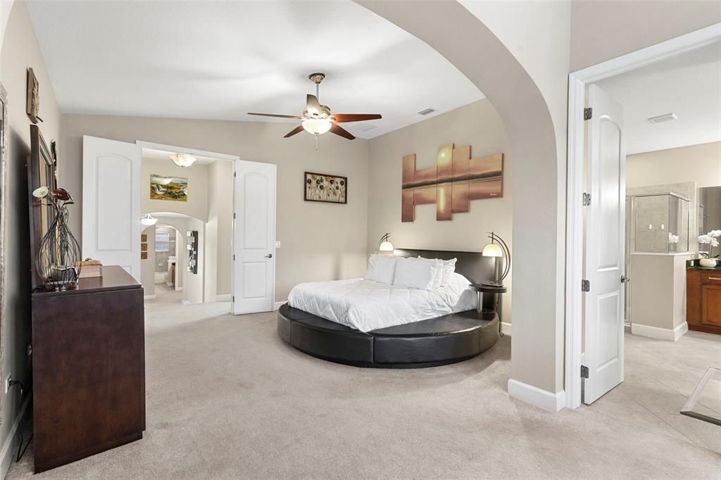 En Venta: $699,000 (4 camas, 3 baños, 3251 Pies cuadrados)