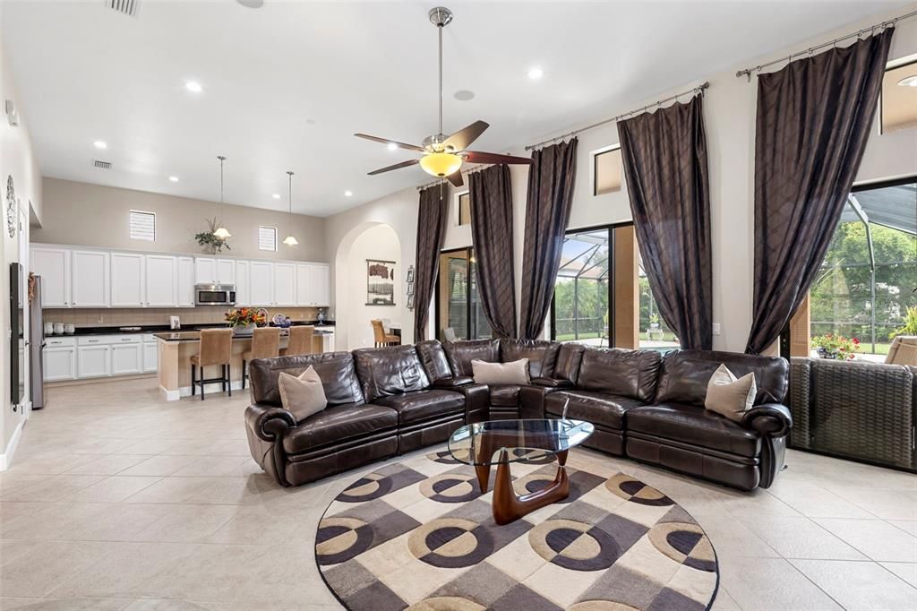 En Venta: $699,000 (4 camas, 3 baños, 3251 Pies cuadrados)