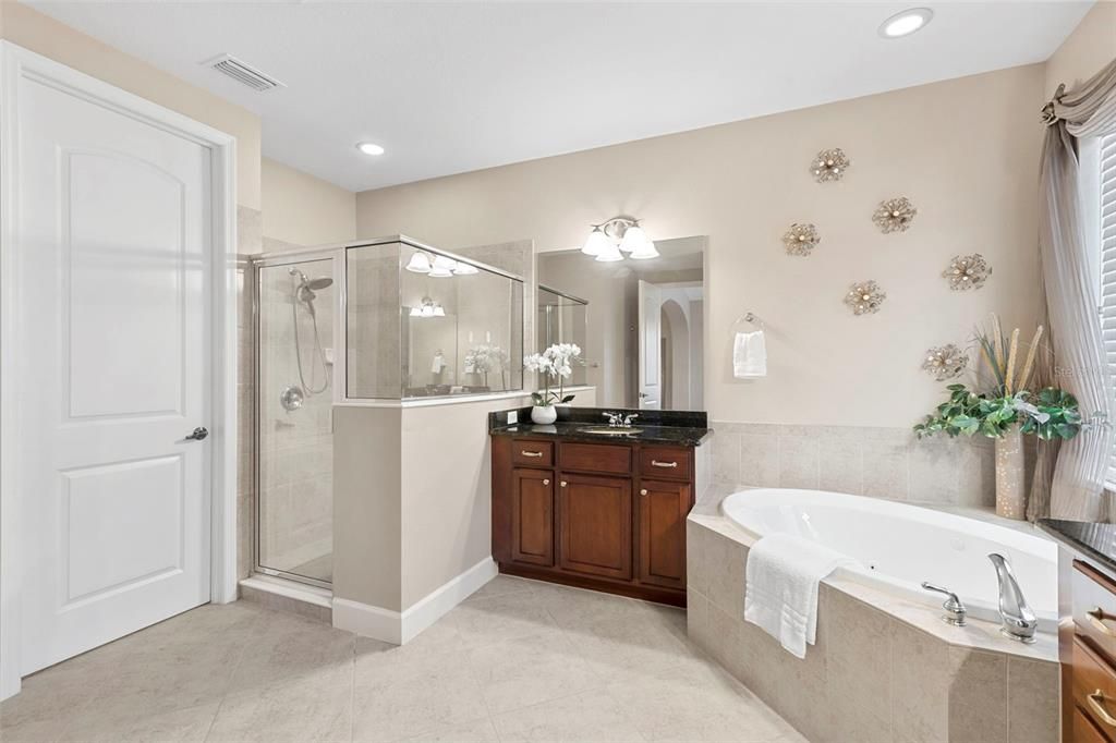 En Venta: $699,000 (4 camas, 3 baños, 3251 Pies cuadrados)