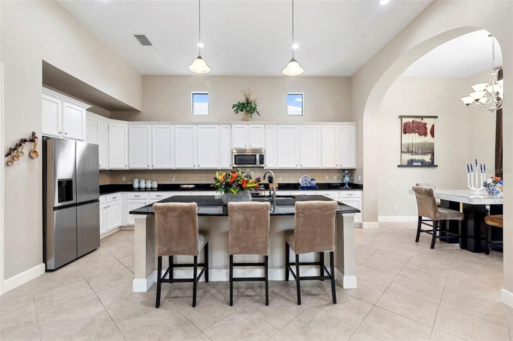 En Venta: $699,000 (4 camas, 3 baños, 3251 Pies cuadrados)