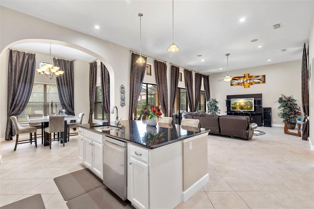 En Venta: $699,000 (4 camas, 3 baños, 3251 Pies cuadrados)