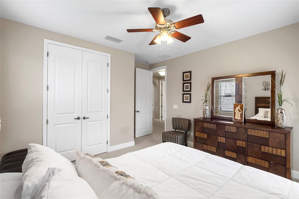 En Venta: $699,000 (4 camas, 3 baños, 3251 Pies cuadrados)