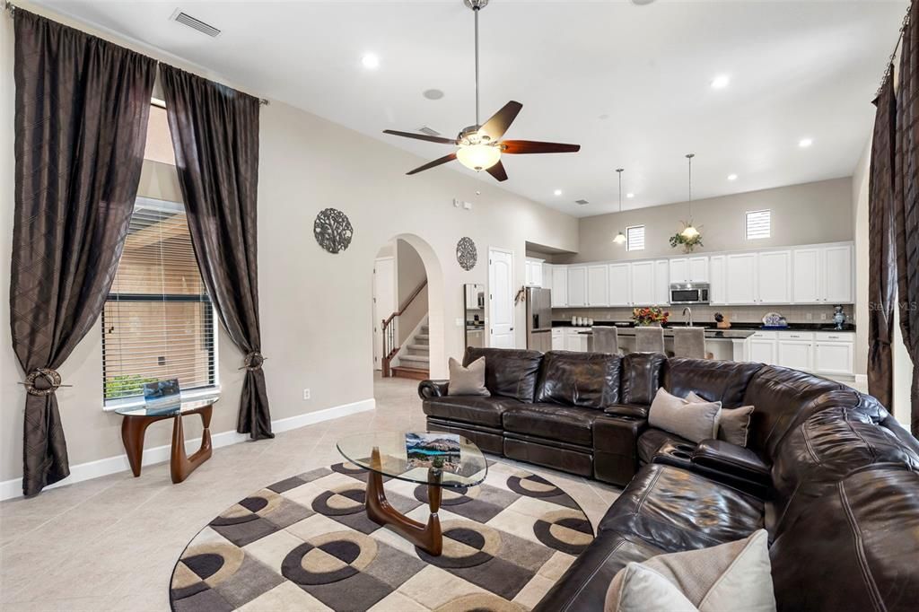 En Venta: $699,000 (4 camas, 3 baños, 3251 Pies cuadrados)