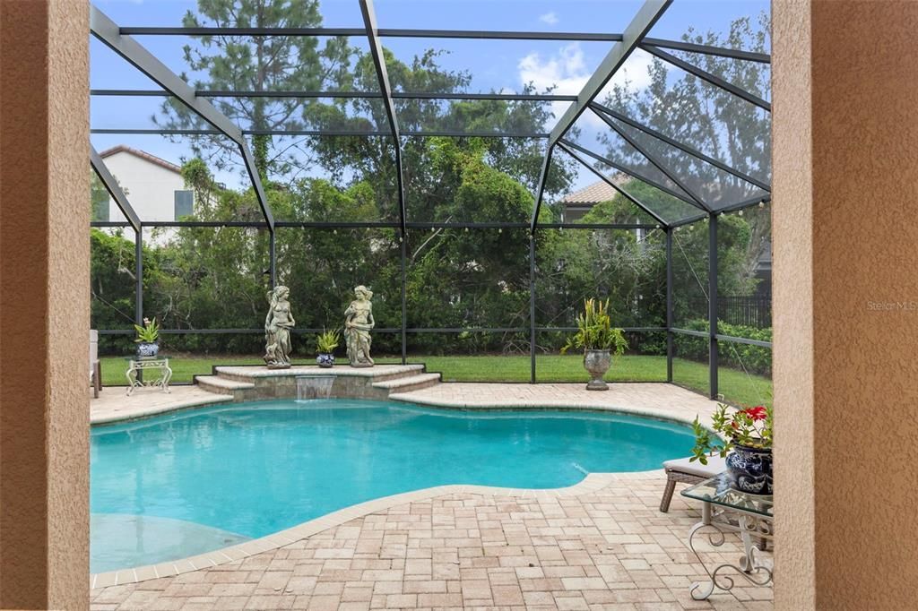 En Venta: $699,000 (4 camas, 3 baños, 3251 Pies cuadrados)