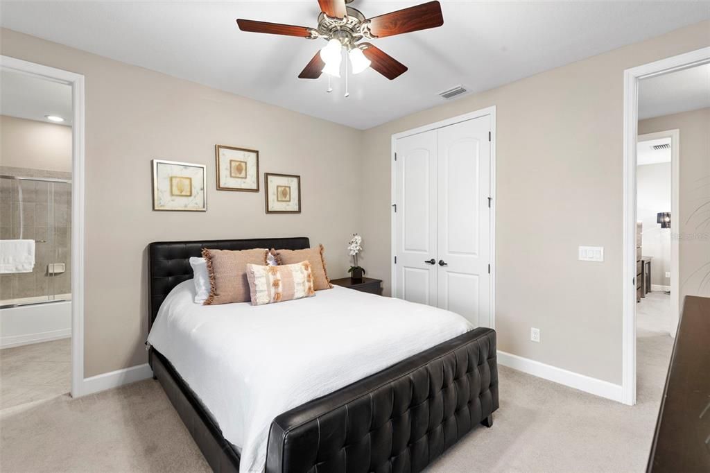 En Venta: $699,000 (4 camas, 3 baños, 3251 Pies cuadrados)