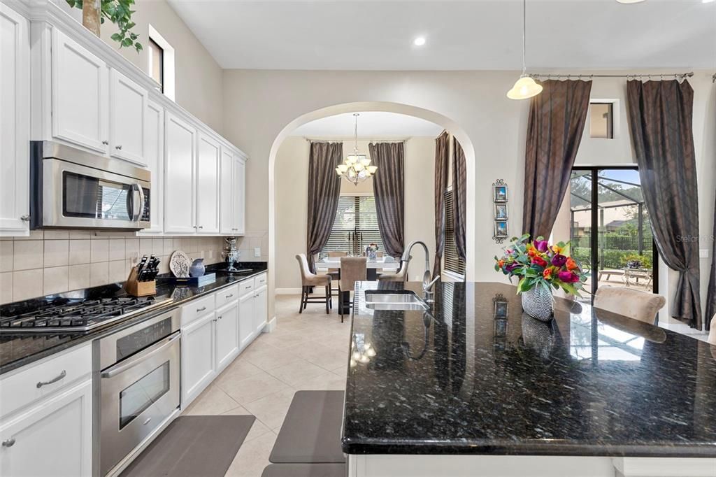 En Venta: $699,000 (4 camas, 3 baños, 3251 Pies cuadrados)