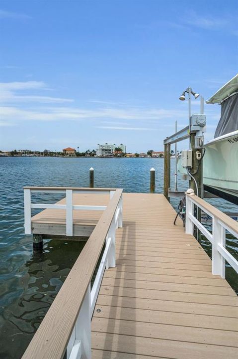 Active With Contract: $2,495,000 (5 beds, 4 baths, 3028 Square Feet)