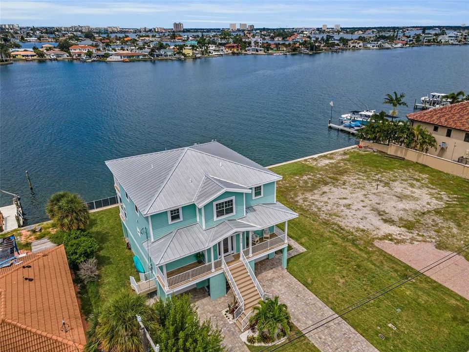 Active With Contract: $2,495,000 (5 beds, 4 baths, 3028 Square Feet)