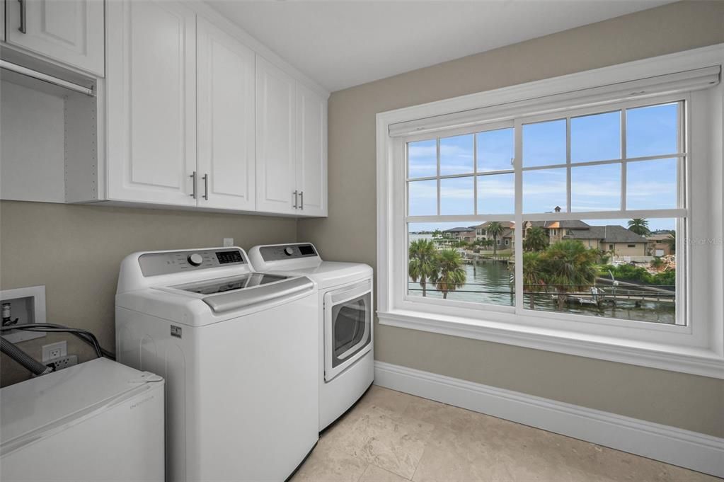 Active With Contract: $2,495,000 (5 beds, 4 baths, 3028 Square Feet)