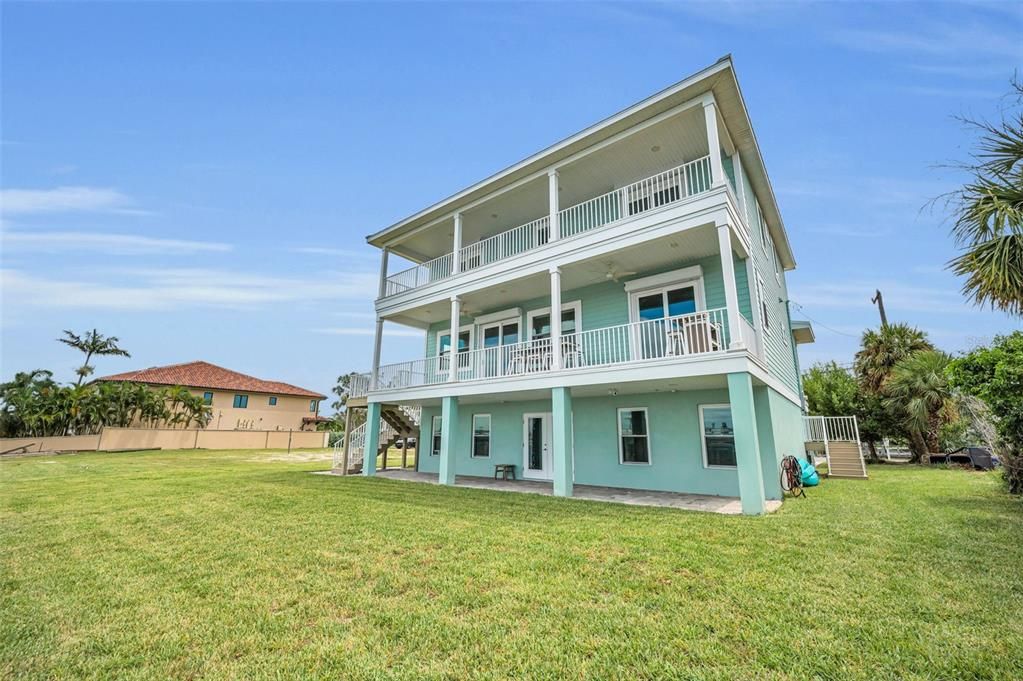 Active With Contract: $2,495,000 (5 beds, 4 baths, 3028 Square Feet)