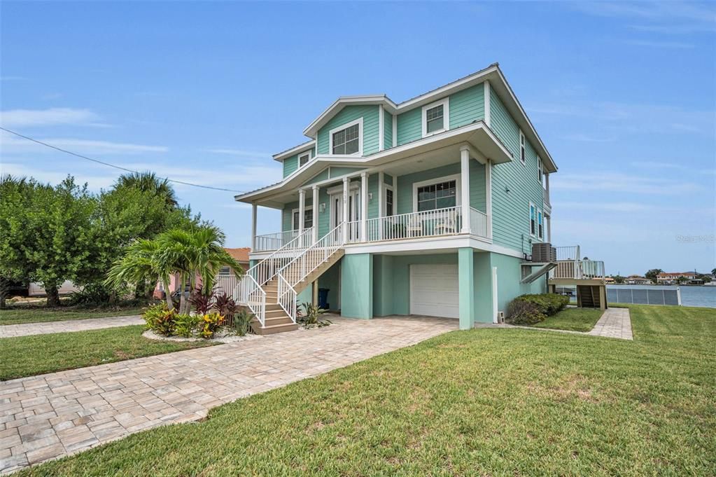 Active With Contract: $2,495,000 (5 beds, 4 baths, 3028 Square Feet)