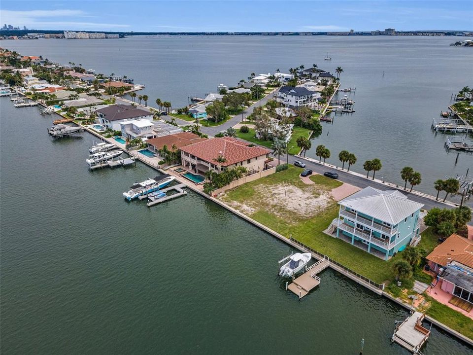 Active With Contract: $2,495,000 (5 beds, 4 baths, 3028 Square Feet)