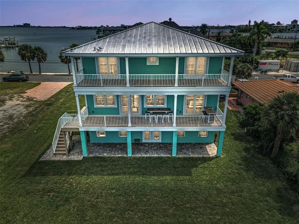 Active With Contract: $2,495,000 (5 beds, 4 baths, 3028 Square Feet)