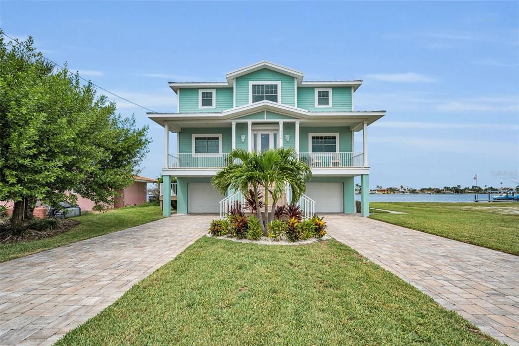 Active With Contract: $2,495,000 (5 beds, 4 baths, 3028 Square Feet)