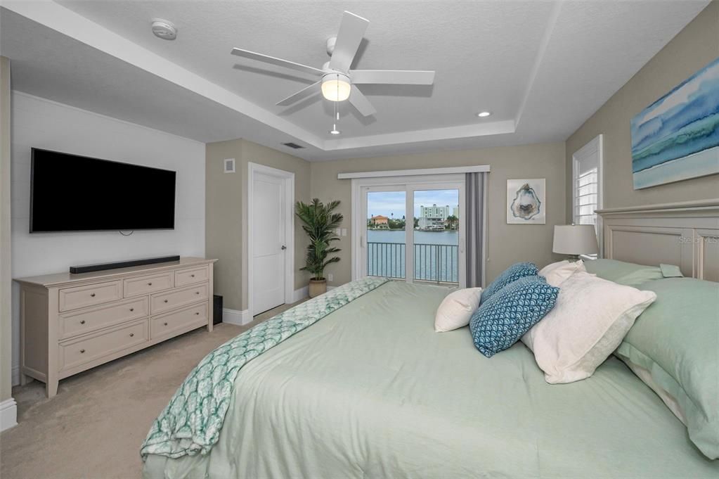 Active With Contract: $2,495,000 (5 beds, 4 baths, 3028 Square Feet)