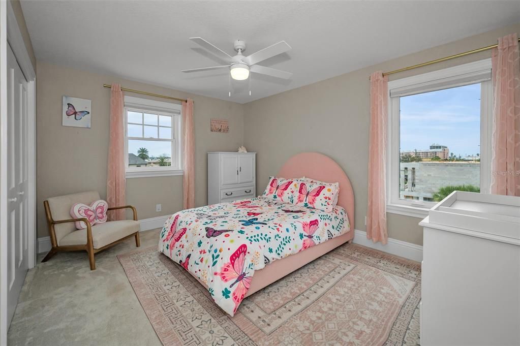 Active With Contract: $2,495,000 (5 beds, 4 baths, 3028 Square Feet)