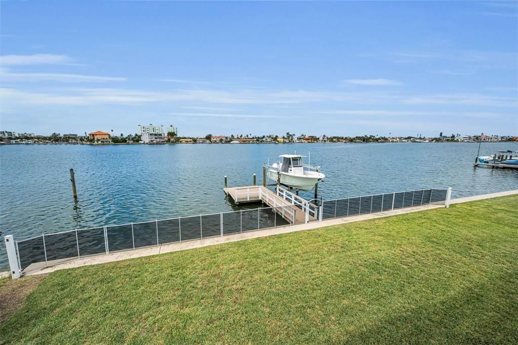 Active With Contract: $2,495,000 (5 beds, 4 baths, 3028 Square Feet)