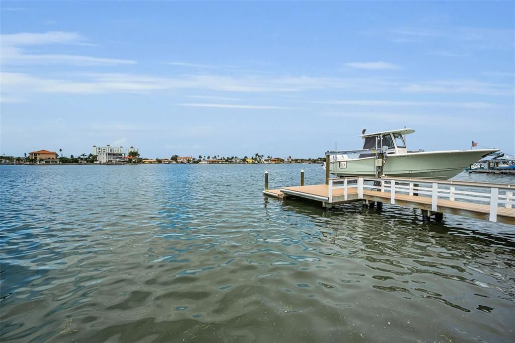 Active With Contract: $2,495,000 (5 beds, 4 baths, 3028 Square Feet)