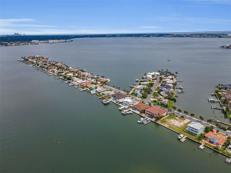 Active With Contract: $2,495,000 (5 beds, 4 baths, 3028 Square Feet)