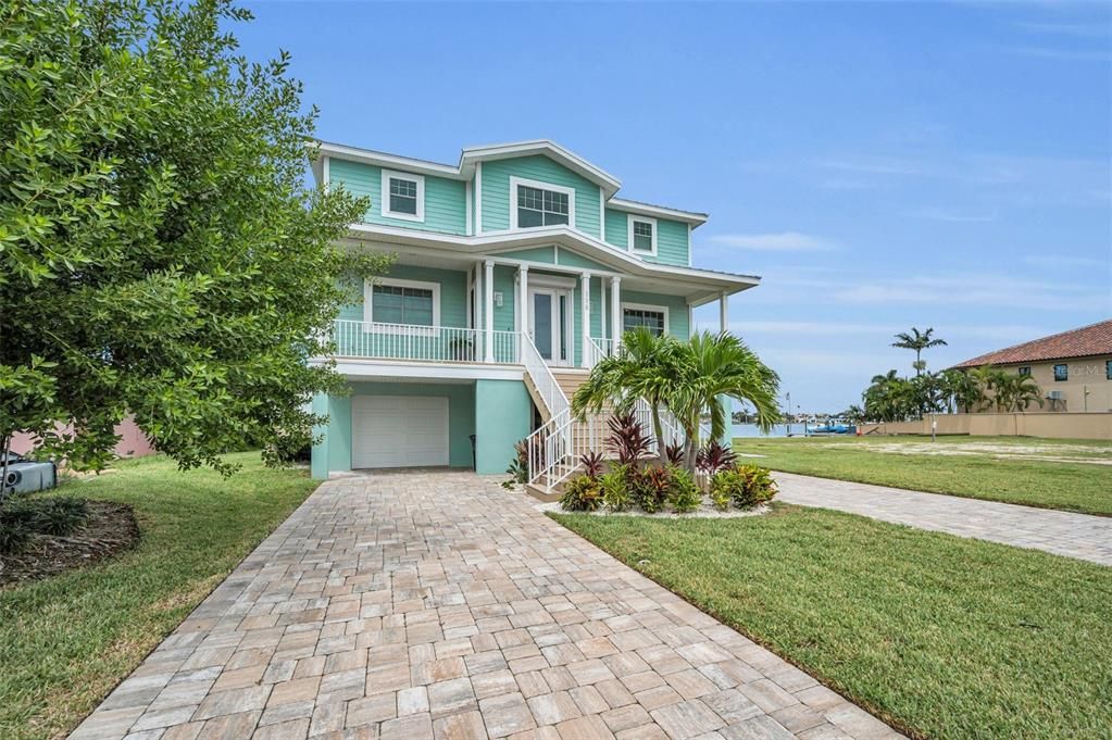 Active With Contract: $2,495,000 (5 beds, 4 baths, 3028 Square Feet)