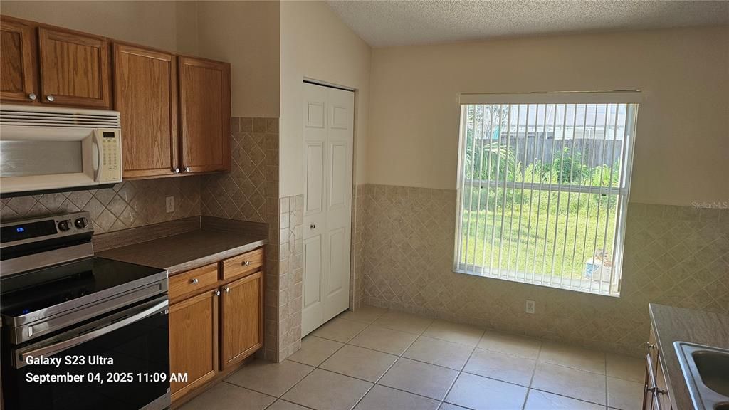 For Rent: $1,800 (4 beds, 2 baths, 1732 Square Feet)