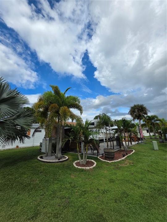 待售: $165,000 (0.09 acres)