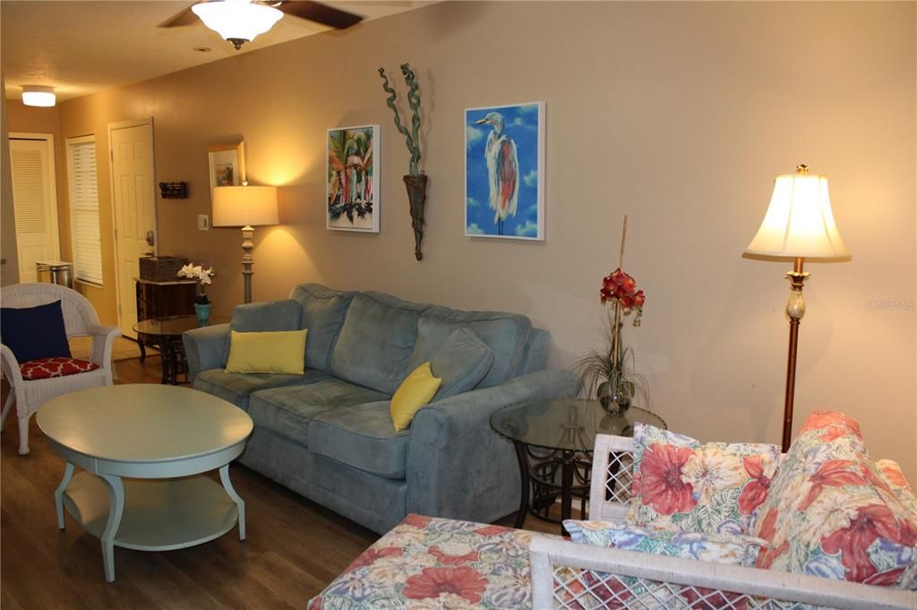 В аренду: $1,950 (2 спален, 2 ванн, 1042 Квадратных фут)