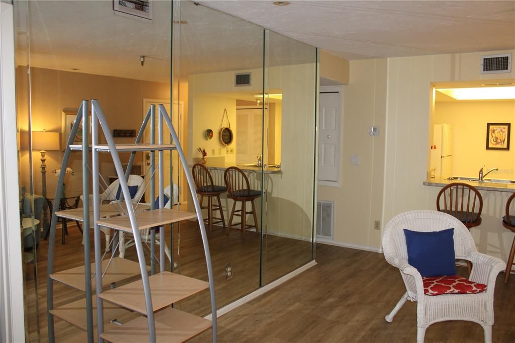 В аренду: $1,950 (2 спален, 2 ванн, 1042 Квадратных фут)