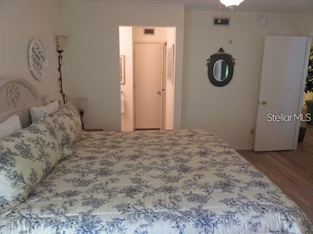 В аренду: $1,950 (2 спален, 2 ванн, 1042 Квадратных фут)