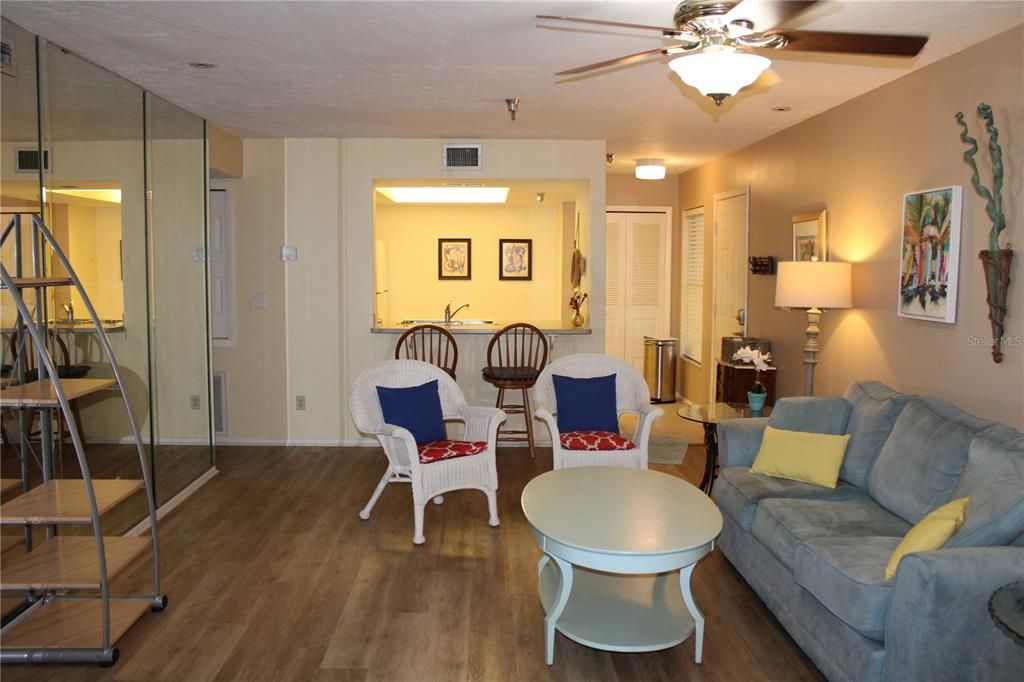 В аренду: $1,950 (2 спален, 2 ванн, 1042 Квадратных фут)