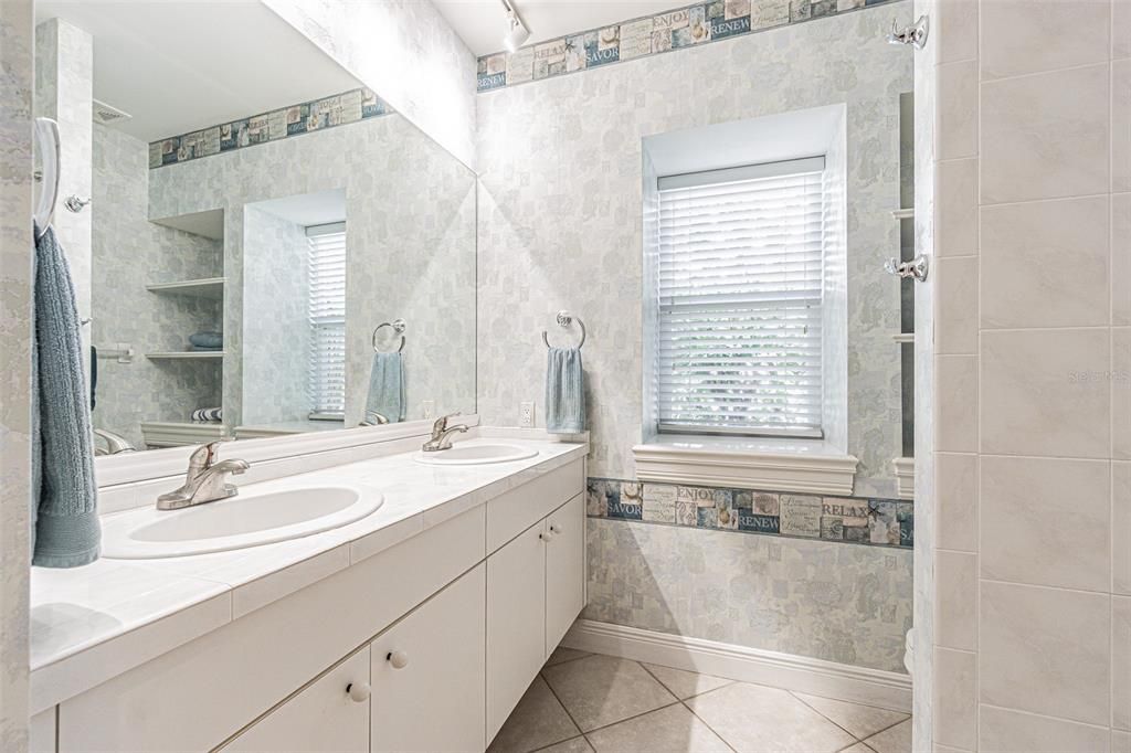 待售: $1,049,000 (5 贝兹, 3 浴室, 3223 平方英尺)