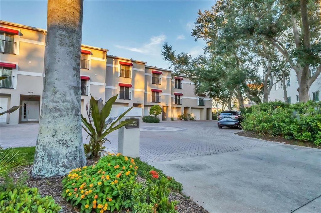 На продажу: $699,000 (3 спален, 3 ванн, 2192 Квадратных фут)