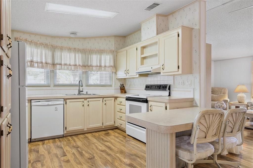 For Sale: $210,000 (2 beds, 2 baths, 1296 Square Feet)