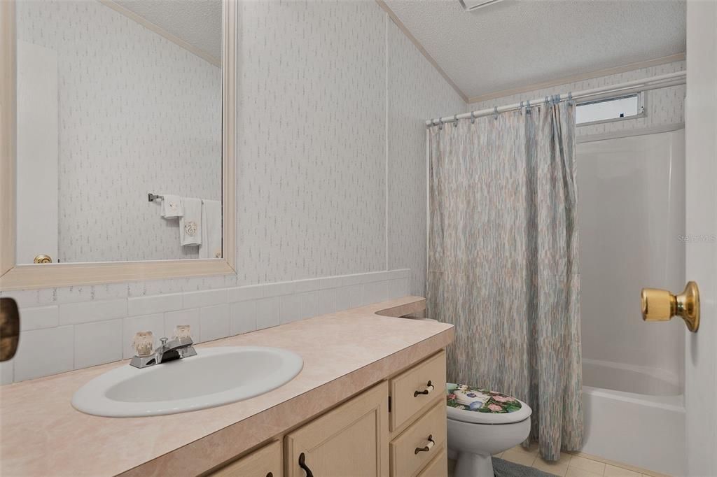 For Sale: $210,000 (2 beds, 2 baths, 1296 Square Feet)