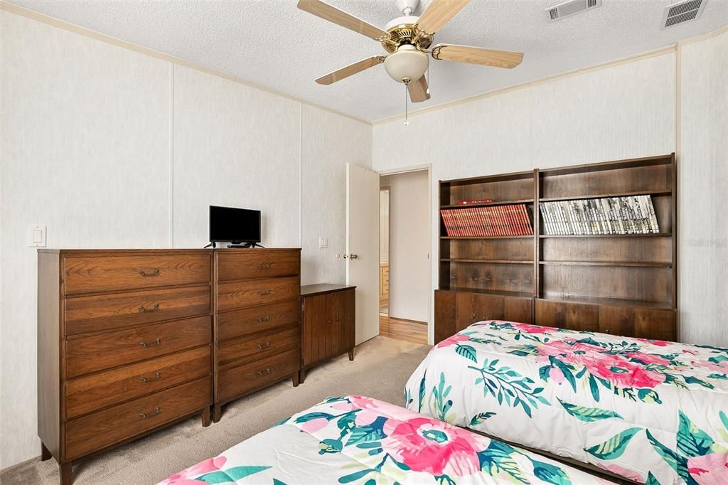 For Sale: $210,000 (2 beds, 2 baths, 1296 Square Feet)