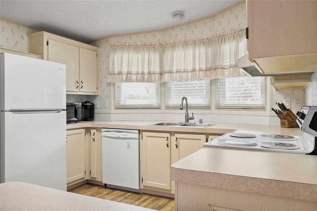 For Sale: $210,000 (2 beds, 2 baths, 1296 Square Feet)